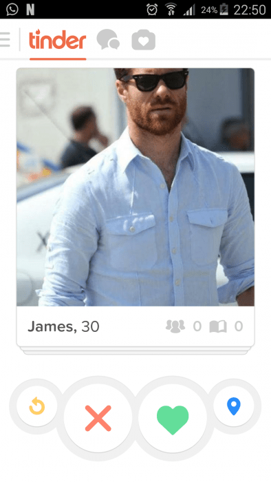 captura pantalla hombre en Tinder