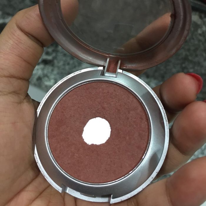 maquillaje compacto a punto de terminarse 