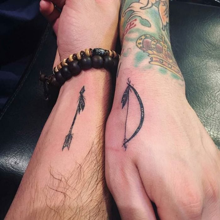 tatuaje pareja arco y flecha