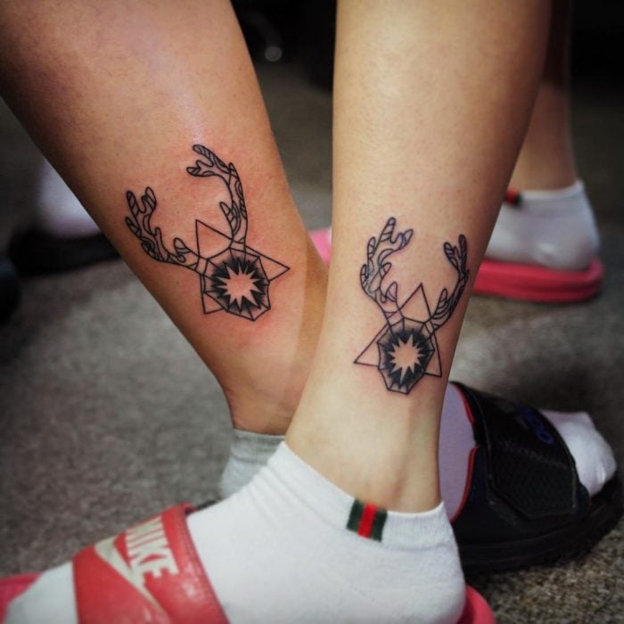 tatuaje pareja diseño abstracto