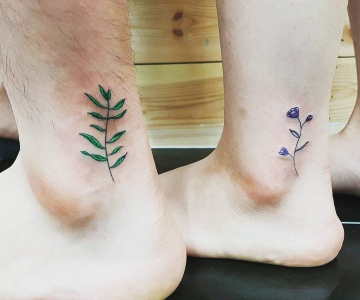 tatuaje pareja planta y flor