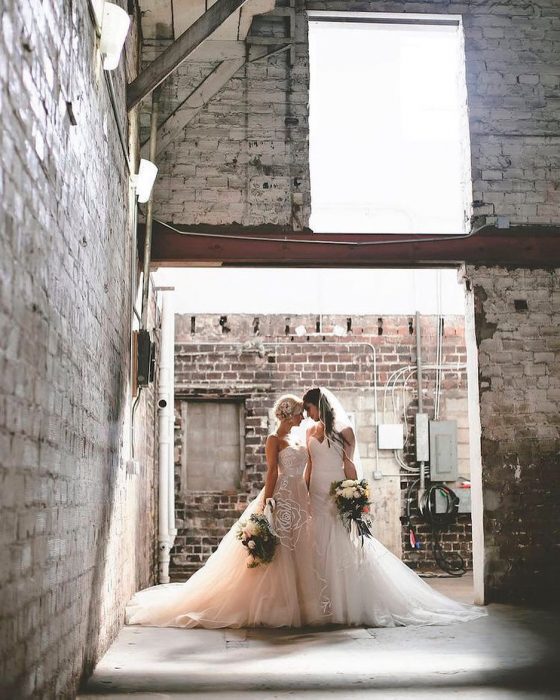 Chicas lesbianas el día de su boda 