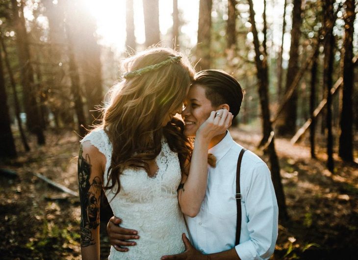 Chicas lesbianas el día de su boda 