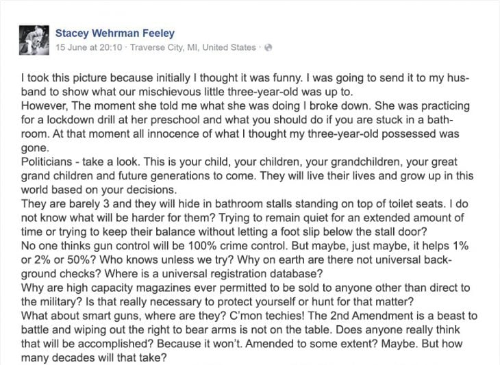Carta en Facebook sobre niña que está parada sobre un inodoro 