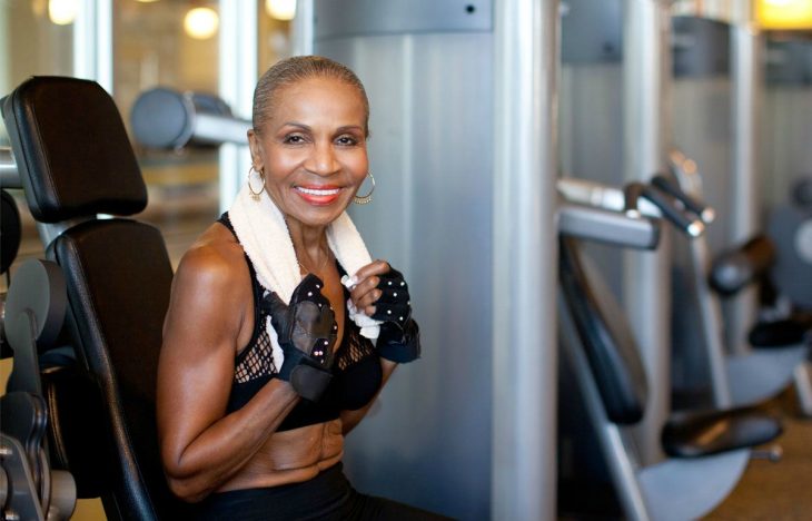 La culturista más anciana del mundo en el Gym 