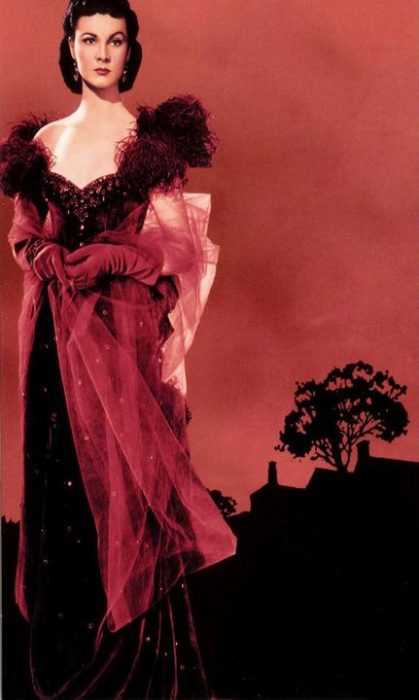 Scarlet O'Hara usando un vestido de color rojo en la película lo que el viento se llevó 