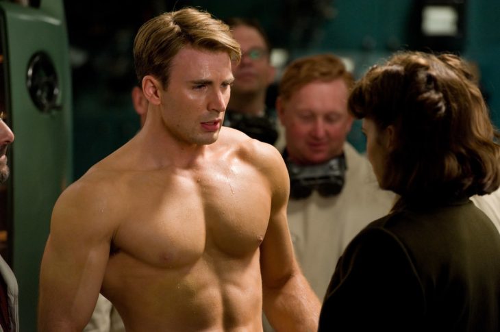 Chris Evans como el capitán américa 