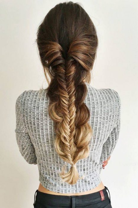 Chica con una fish tail 