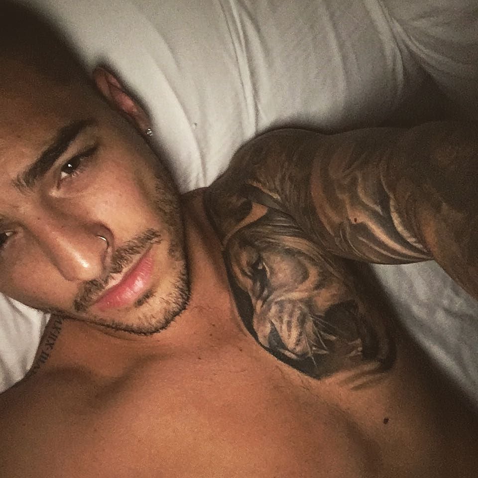 Maluma selfie tatuaje león.