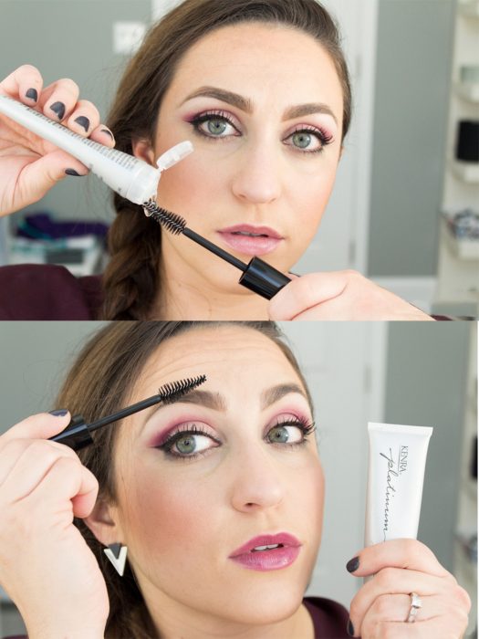 Chica aplicando gel de cabello en las cejas 