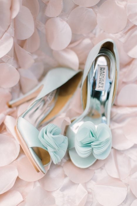 Zapatos de novia color azul agua 