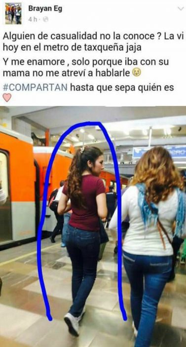 mujer eres de espaldas caminando en el metro 