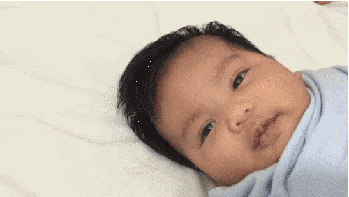 GIF cómo dormir a un bebé en menos de 1 minuto 