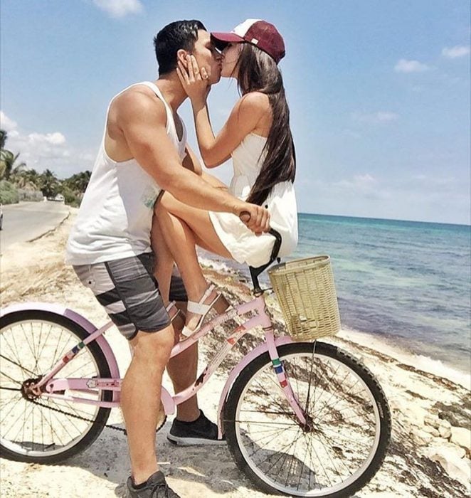 pareja en paseo en bicicleta