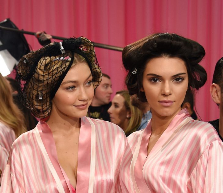 Kendall jenner y gigi hadid en el desfile de Victoria's secret 