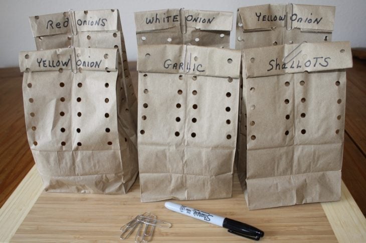 bolsas de papel perforadas para guardar ajos y cebolla