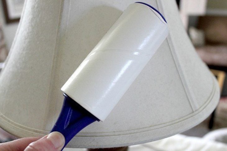 Limpiador de pelusas usado para limpiar las pantallas de las lámparas 
