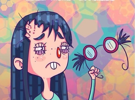 ilustración chica con cabello atorado en bisagras de lentes