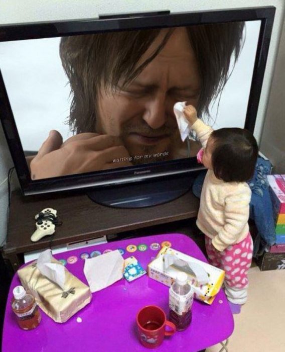 niña seca lágrimas de imagen en TV