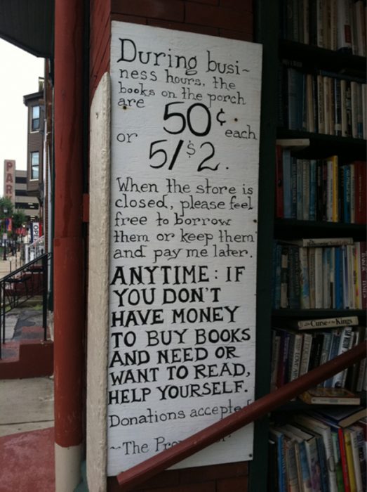 letrero en librería