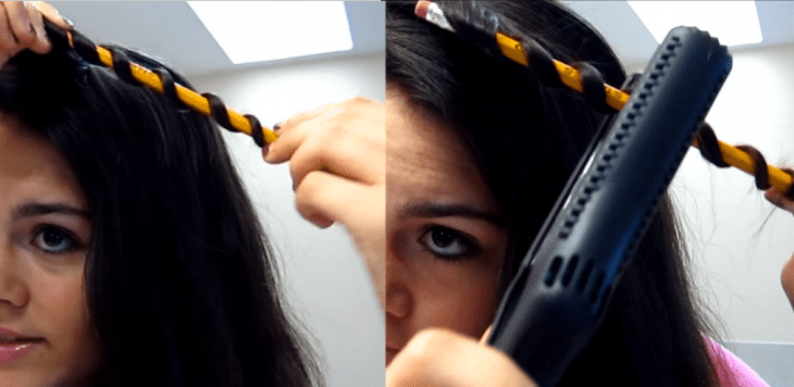 mujer con mechones de cabello y lapiz enrrollado 