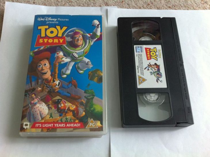 pelicula vhs con caja de toy stroy