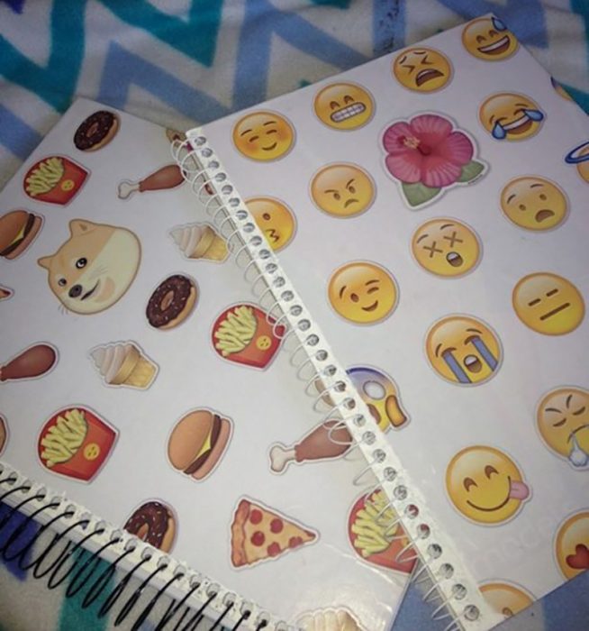 libreta de calcamonias con emoticones 