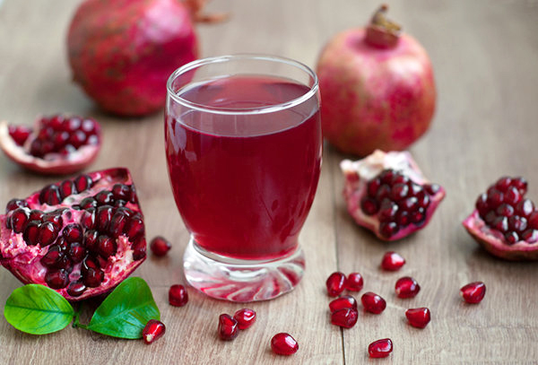 Agua de granada con limón 