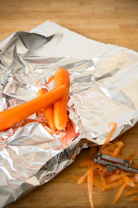 Zanahorias envueltas en papel de aluminio 
