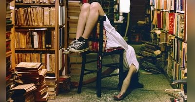 7 Cosas absurdas y sin sentido que todas hemos hecho cuando intentamos estudiar