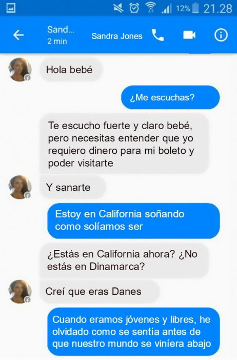 Conversación de facebook azul y gris con canción de Adele hello 