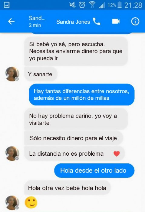 Conversación de facebook azul y gris con canción de Adele hello 