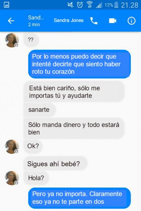 Conversación de facebook azul y gris con canción de Adele hello 