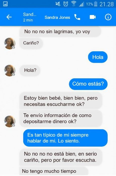 Conversación de facebook azul y gris con canción de Adele hello 