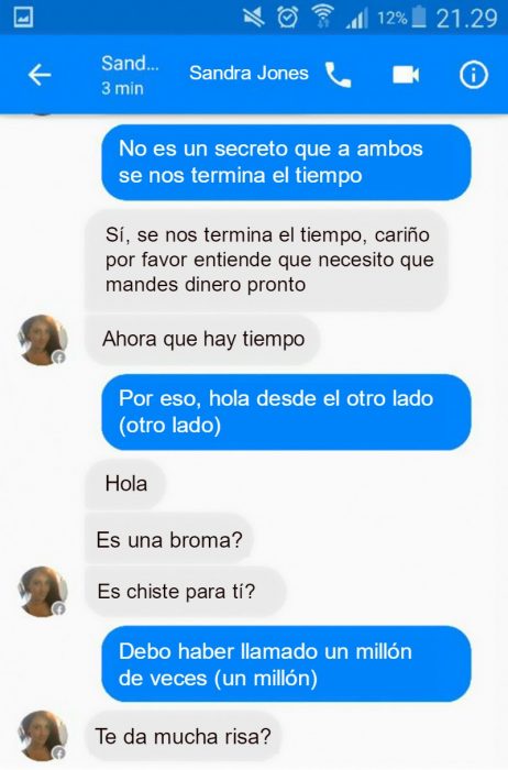 Conversación de facebook azul y gris con canción de Adele hello