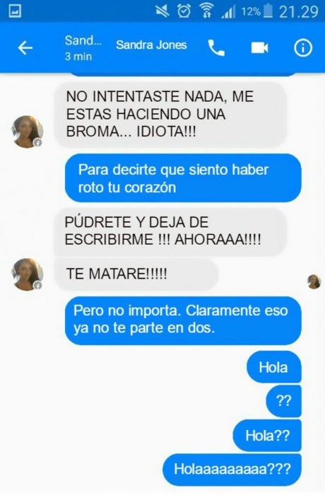 Conversación de facebook azul y gris con canción de Adele hello