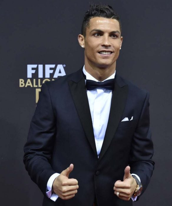 Critiano Ronaldo en traje.