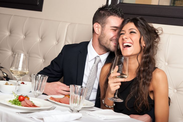 Pareja en un restaurant