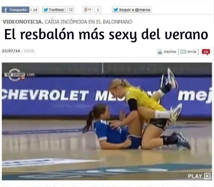 noticia revista digital y dos mujeres en el suelo jugando 