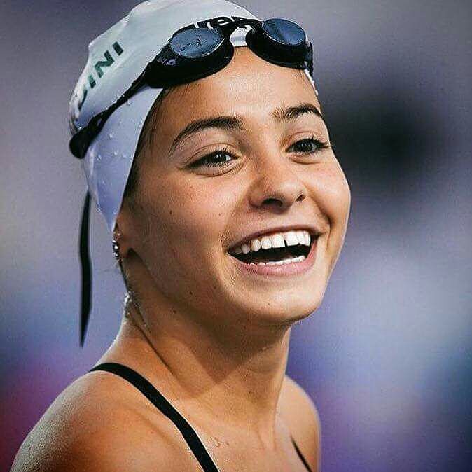 Yusra Mardini sonriendo. 