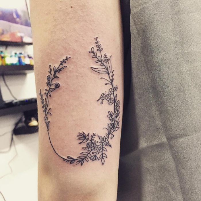 tatuaje ramas en el brazo