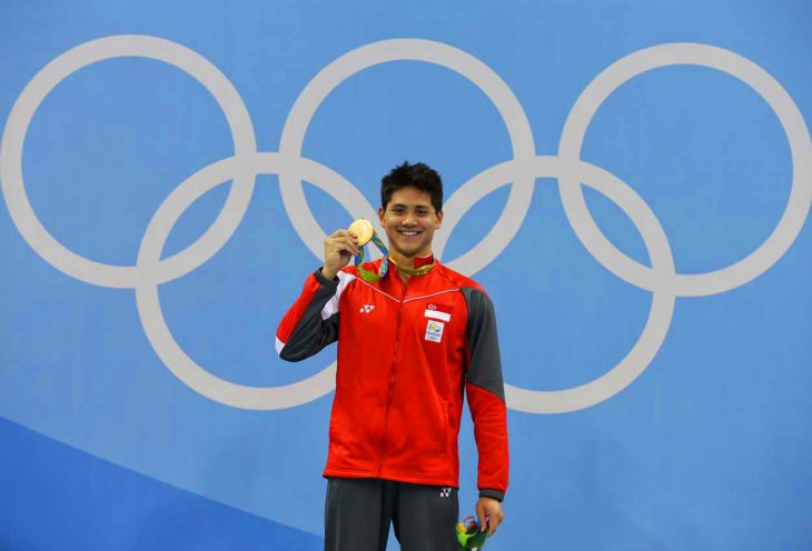 Joseph Schooling recibiendo medalla de Oro 