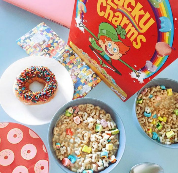 cereal lucky charm en un plato 