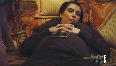 GIF Kim Kardashian dormida 