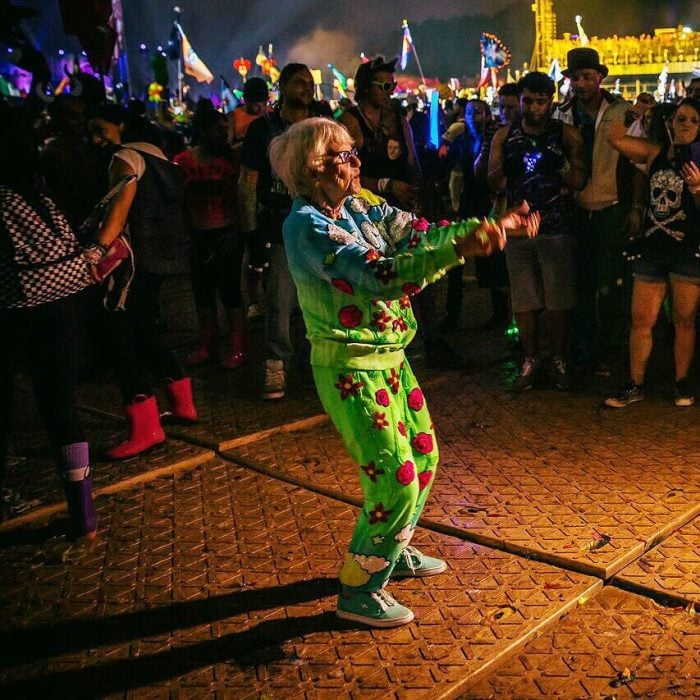 Abuela dbaddiewinkle de 88 años bailando en un festival de música 