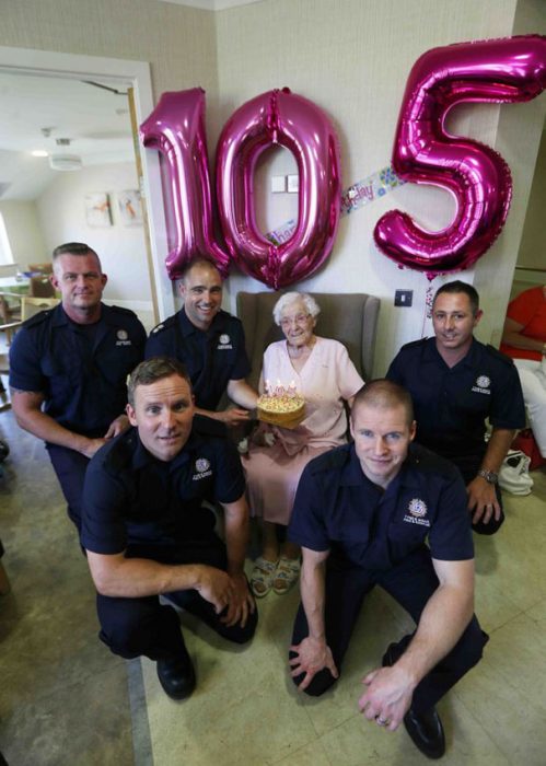 tía Ivy celebra 105 años