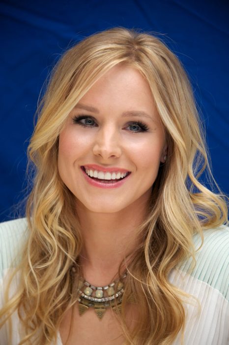 Kristen bell sonriendo en una entrevista 