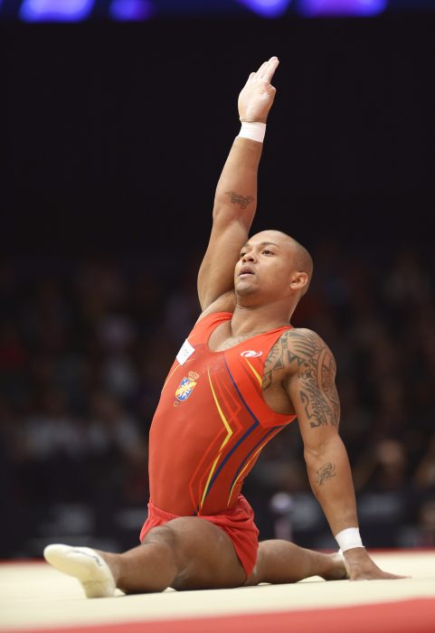 Gimnasta en una rutina. 