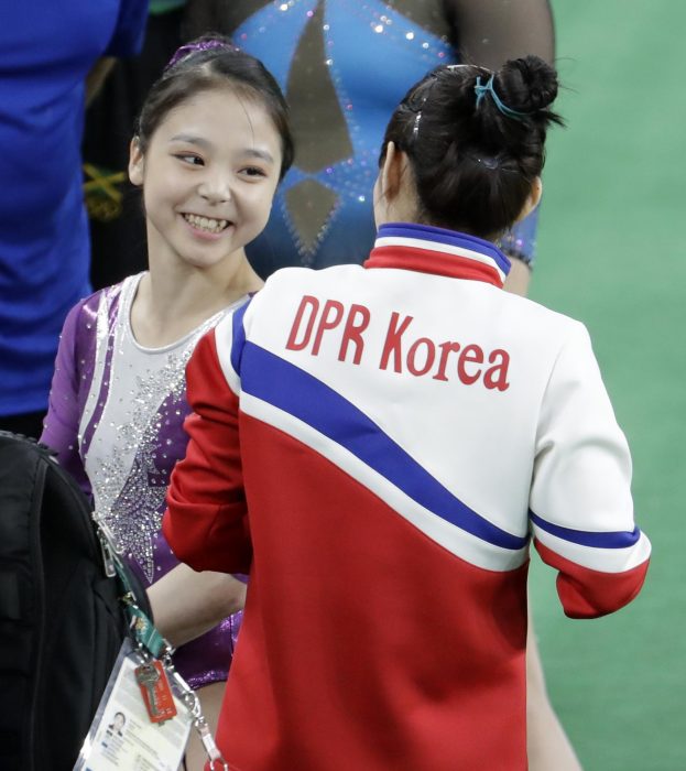 Gimnastas de Corea del Norte y Corea del Sur