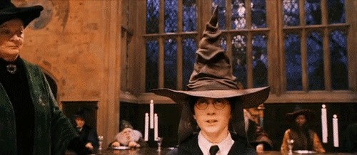 GIF Harry potter con el sombrero seleccionador 